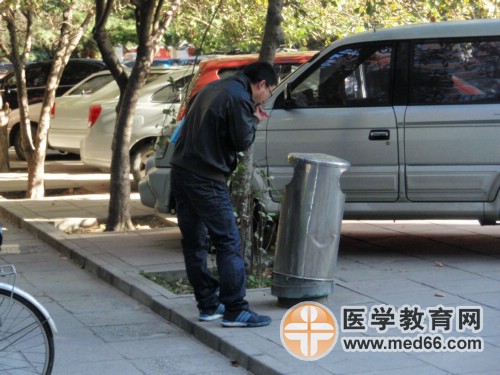 距離執(zhí)業(yè)藥師考點路途遙遠，沒有來得及吃早飯的考生